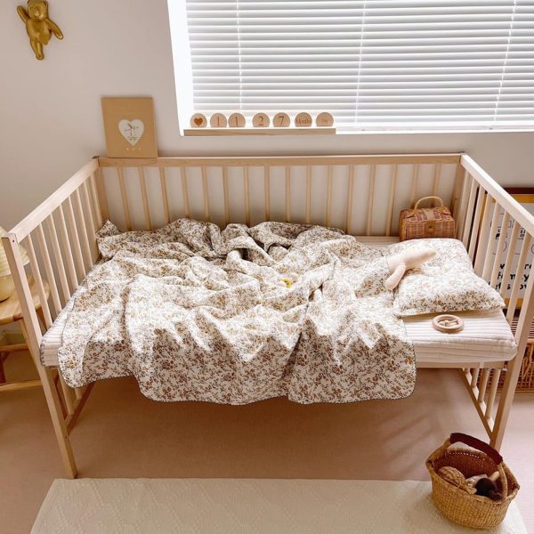 BuLuTu Hibiscus Floral 4-Layer Muslin Toddler Blanket