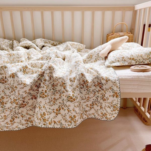 BuLuTu Hibiscus Floral 4-Layer Muslin Toddler Blanket