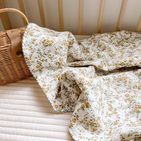 BuLuTu Hibiscus Floral 4-Layer Muslin Toddler Blanket
