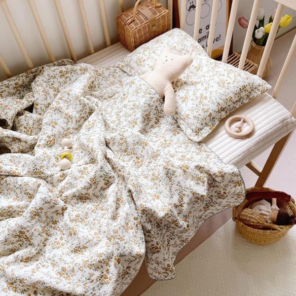 BuLuTu Hibiscus Floral 4-Layer Muslin Toddler Blanket